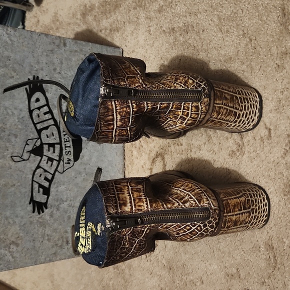 Shoes - Picture 2 of 7